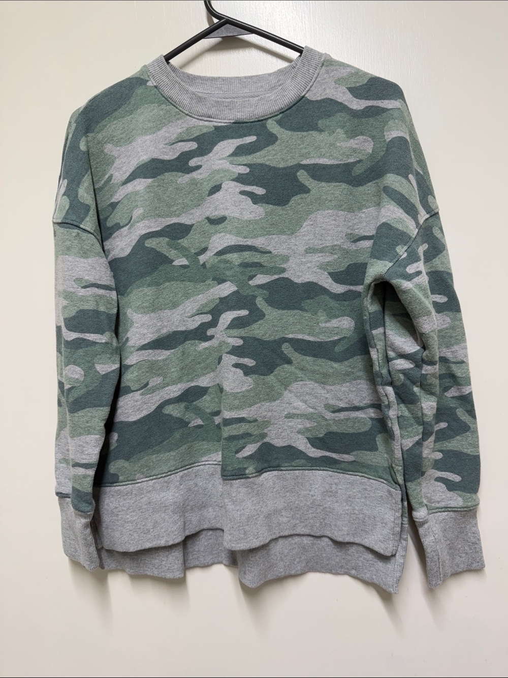 Time and Tru Green Camo Crewneck Sweatshirt